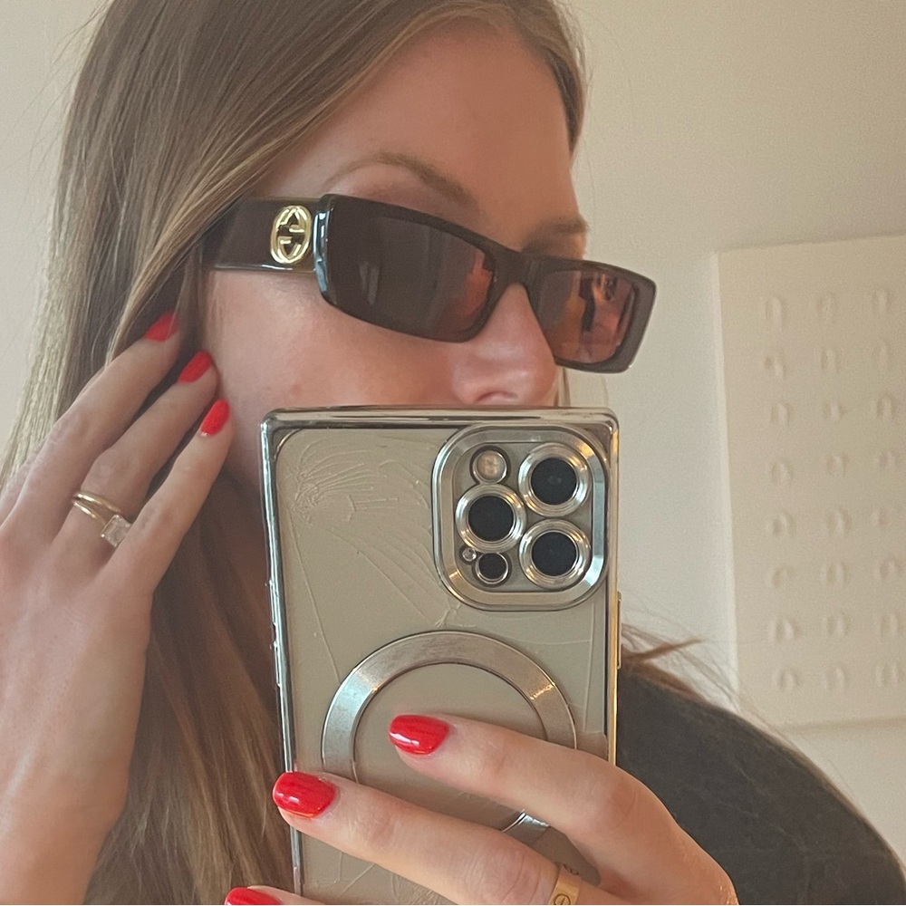 Gucci Black Rectangular Sunglasses for Women - Picture 2 of 11